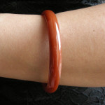 Bracelet bangle en agate rouge orangée