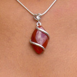 Pendentif en agate rouge